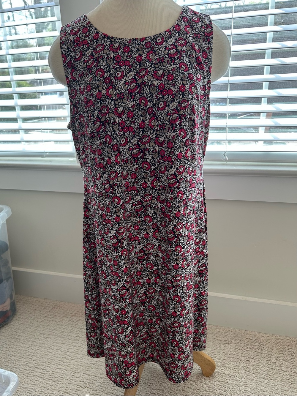 Tommy Hilfiger Floral Stretch Print Dress in Black, White & Fuchsia. Size 12. - Picture 2 of 5